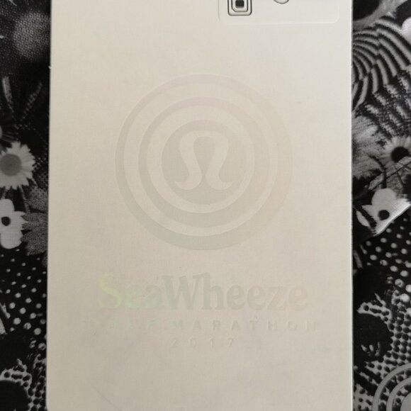 NWT LULULEMON SEAWHEEZE Black White Floral Print Lined Speed Shorts 6 *SE - Picture 7 of 8